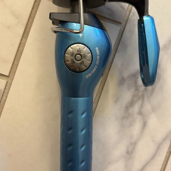 BaBylissPRO Nano Titanium 1½” Spring Curling Iron - Picture 6 of 10
